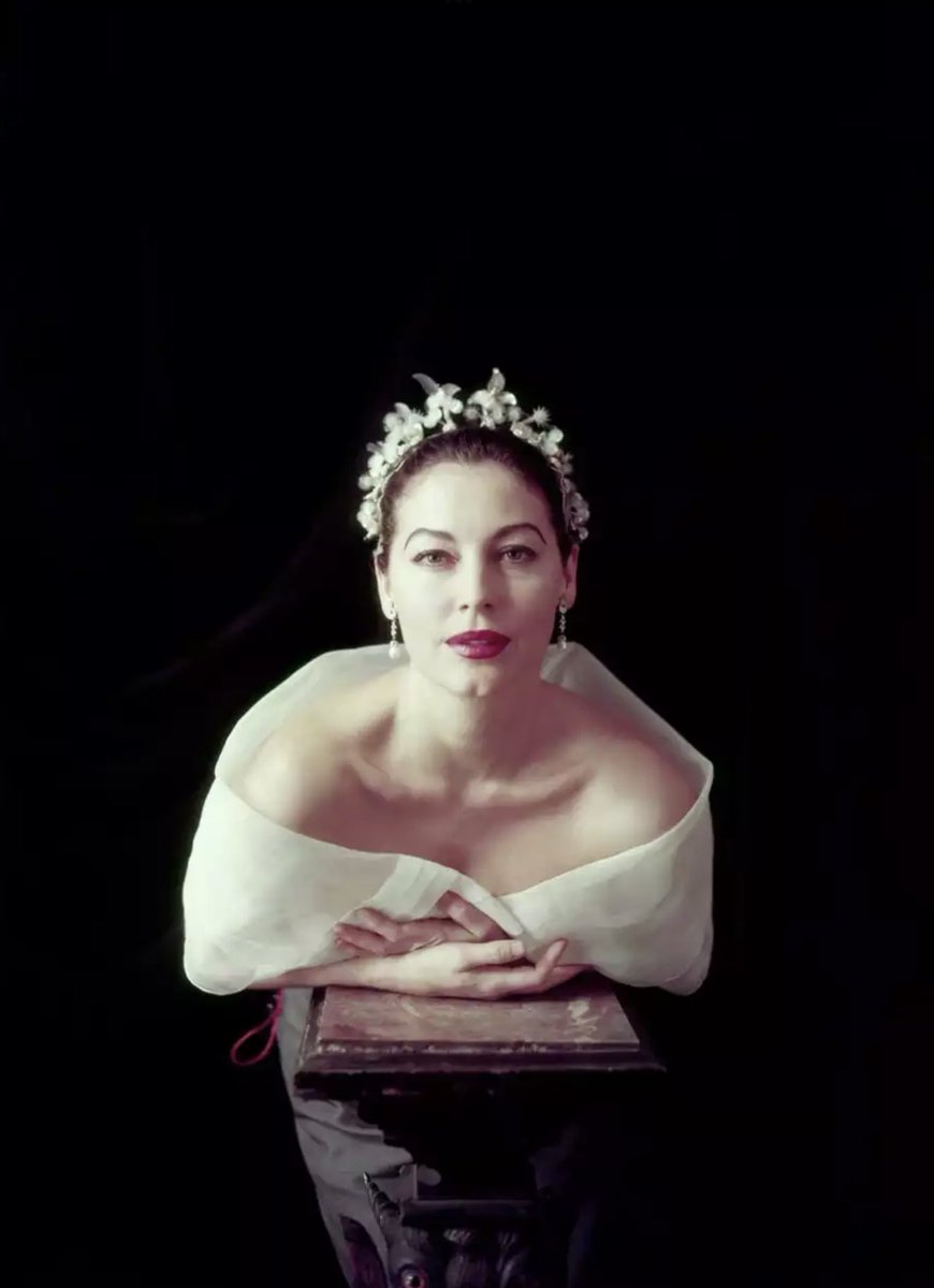 #MiltonHGreene photographed #actress #AvaGardner in his NYC studio in 1954 for #LookMagazine as part of cover story, “#WhatisSexAppeal?”  - The same year Gardner received her only #OscarNomination as #BestActress for #Mogambo

#miltongreene #fashion #50sstyle #photography #film