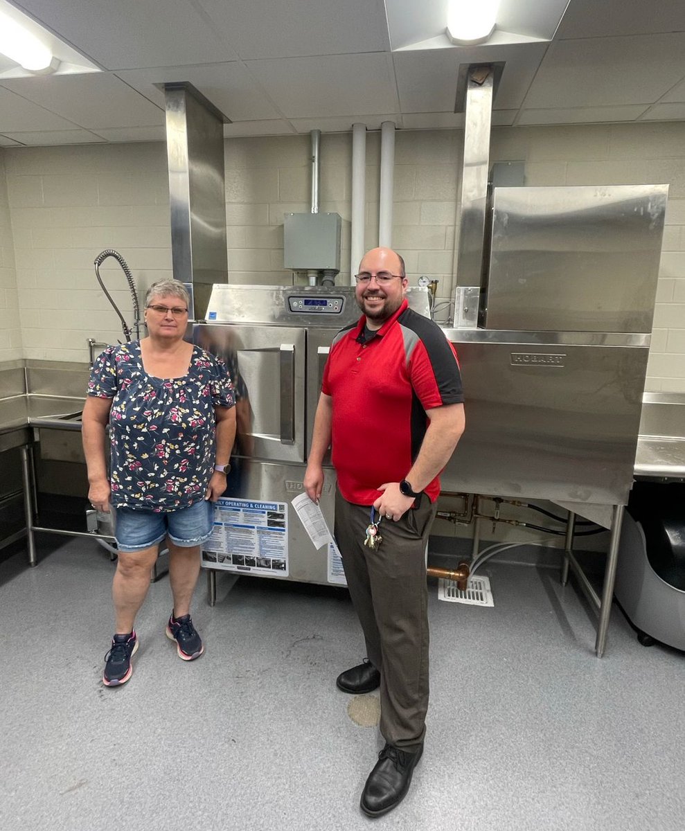 hobartusa's tweet image. A snapshot of Tipton High School's full kitchen remodel this summer! With the school bells officially ringing, we're excited for the staff to get started with their new Hobart equipment. 😎🔔

#Hobart #SchoolKitchen #KitchenEquipment