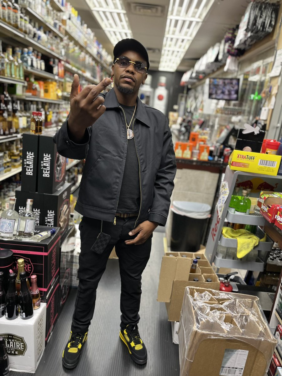 freemysis's tweet photo. Tell them broke Niggas get a bag I feel like JR ‼️‼️🏌🏽🏌🏽 https://t.co/zky8K3zNnn
