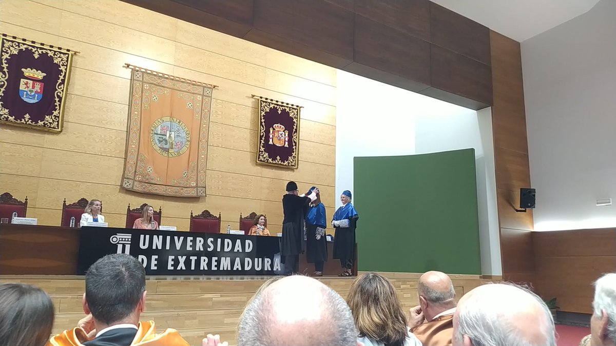 UExPlasencia's tweet photo. Acto de apertura del curso académico 2023-2024 en la Universidad de Extremadura.
El centro ha recibido el reconocimiento al certificado de calidad AUDIT y han sido investidos los nuevos doctores acompañados de sus padrinos y madrinas. Enhorabuena!! https://t.co/zHU1MIzx3u