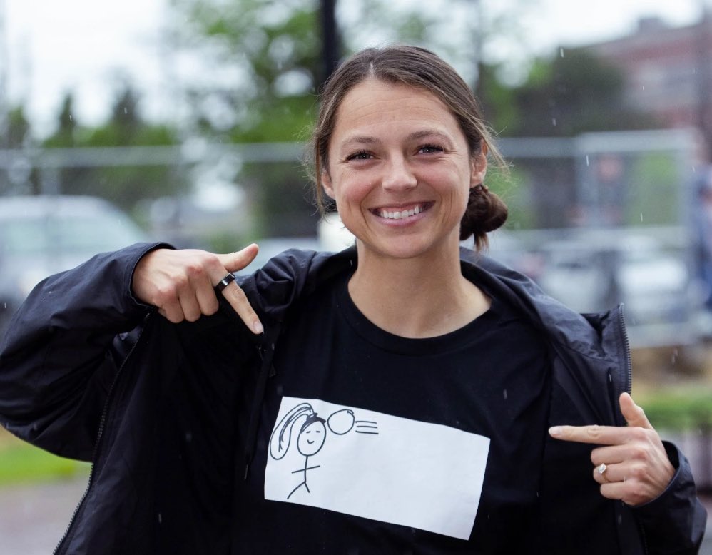 🌸NEW POD🌸

IT’S THE ASHLEY HATCH EPISODE! Annie &amp; André chatted with Ashley Hatch about the secret to her goalscoring success, processing not going to the World Cup, social media, being a Swiftie, and more!

🍎: podcasts.apple.com/us/podcast/hey…

🟢: open.spotify.com/episode/3YV0Yr… #SpiritRules