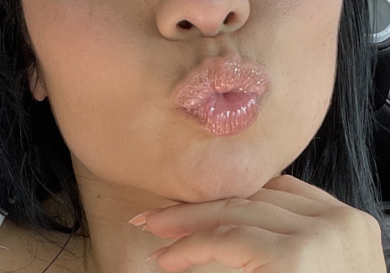 britneystarrr's tweet photo. Morning kisses. Who wants to spoil me? 

#paypig #findombrat #moneymakesmehappy 
CashApp $BritneyStarbaby https://t.co/TAiMgtqZOB