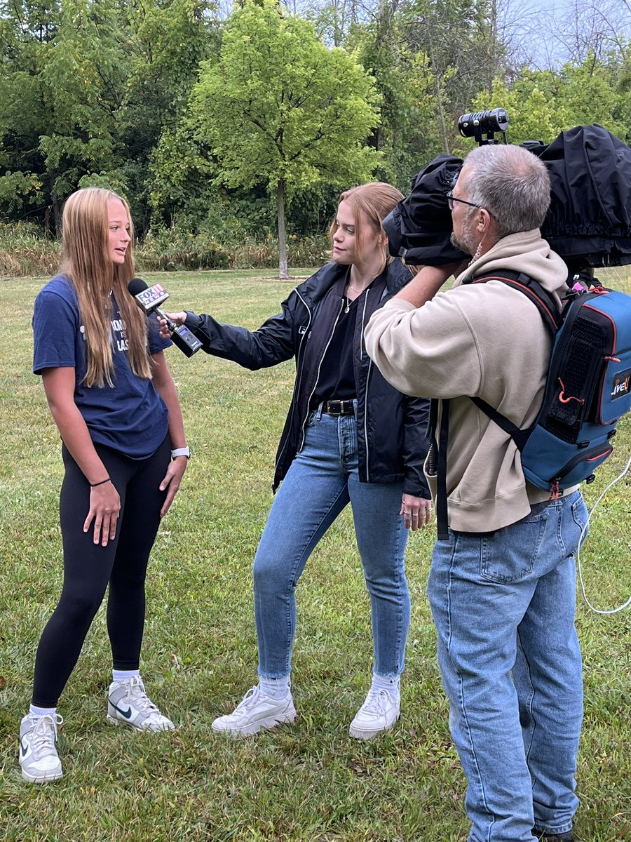 CommunitiesONHS's tweet image. By doing good deeds on #911Day means that we will #NeverForget! Thanks to the crew at #GDW &amp;amp; @fox11news for giving our students a platform to make a difference! @