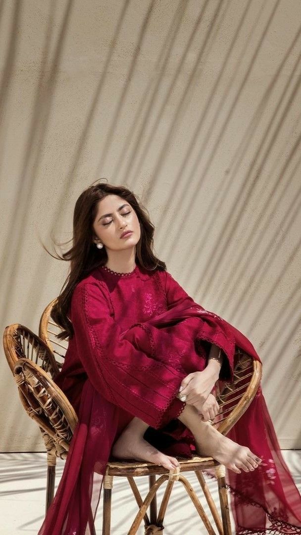 Zoya56581046's tweet photo. څه بلا درد لري بېــلتون دې غنــمرنګه ياره
چې غورځېدم، پورته کېدم او نړېدم درپسې.🥺💔 https://t.co/o270qo7UeC