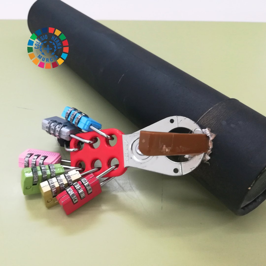 ColegioHerma's tweet image. ¡Hoy los alumnos de ESO han empezado el curso de la mejor manera! 🙌

2º de ESO se ha enfrentado a una ‘escape room’ y a un acertijo para poner la clase en orden. Ha sido una experiencia muy divertida donde todos los alumnos se lo han pasado genial 🥳

#ColegioHerma #EscapeRoom