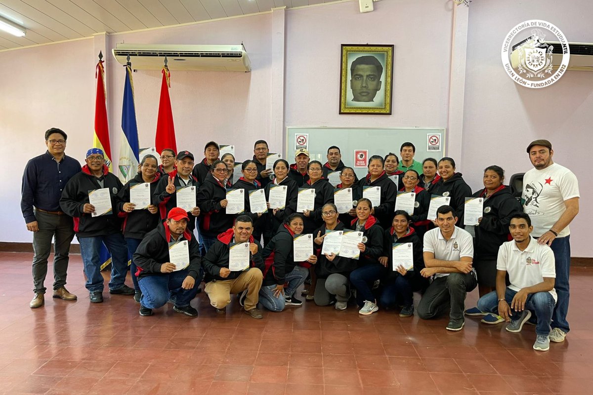 DAEunanleon's tweet photo. La Vicerrectoría de vida Estudiantil y el departamento de microbiología de la UNAN León, entregaron certificado al personal del comedor universitario, por haber aprobado satisfactoriamente el curso teórico-práctico "Buenas Prácticas de Higiene y Manejo de Alimentos". https://t.co/TKzziGXX3r