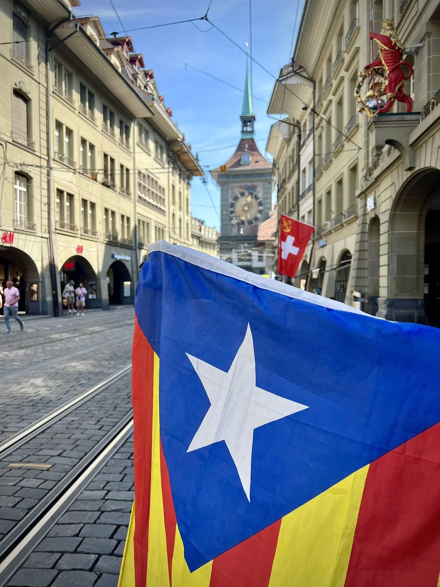 Jordiamin's tweet photo. Bona Diada de Catalunya 2023 des de Berna (Suïssa)! 💙💛❤️🎗️✊🏻 

#Diada23 #DiadaCAT2023 #11S2023 #ViscaCatalunya #RepublicaCatalana https://t.co/FLiPdli1Zl