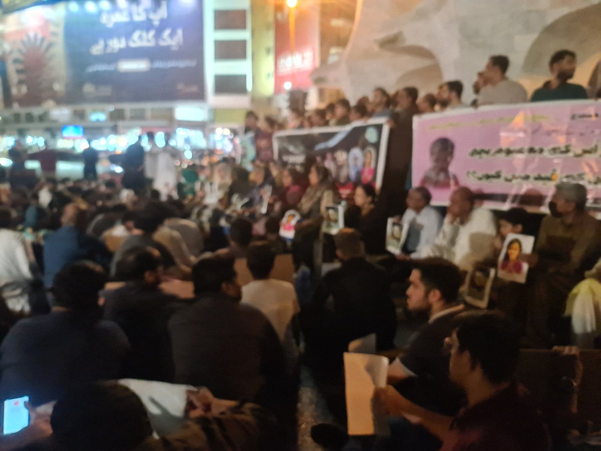 nizshaz29's tweet image. &quot;پنهنجن جي گهرون ٿا آزادي&quot; 
Protest at Teen Talwar ( ٽي تلوار) #Karachi for recovery of #SagarKumar &amp;amp; #PriyaKumari by @aqliyatihuqooq &amp;amp; civil society groups.
#ReleasePriyaKumari 
#ReleaseSagarKumar