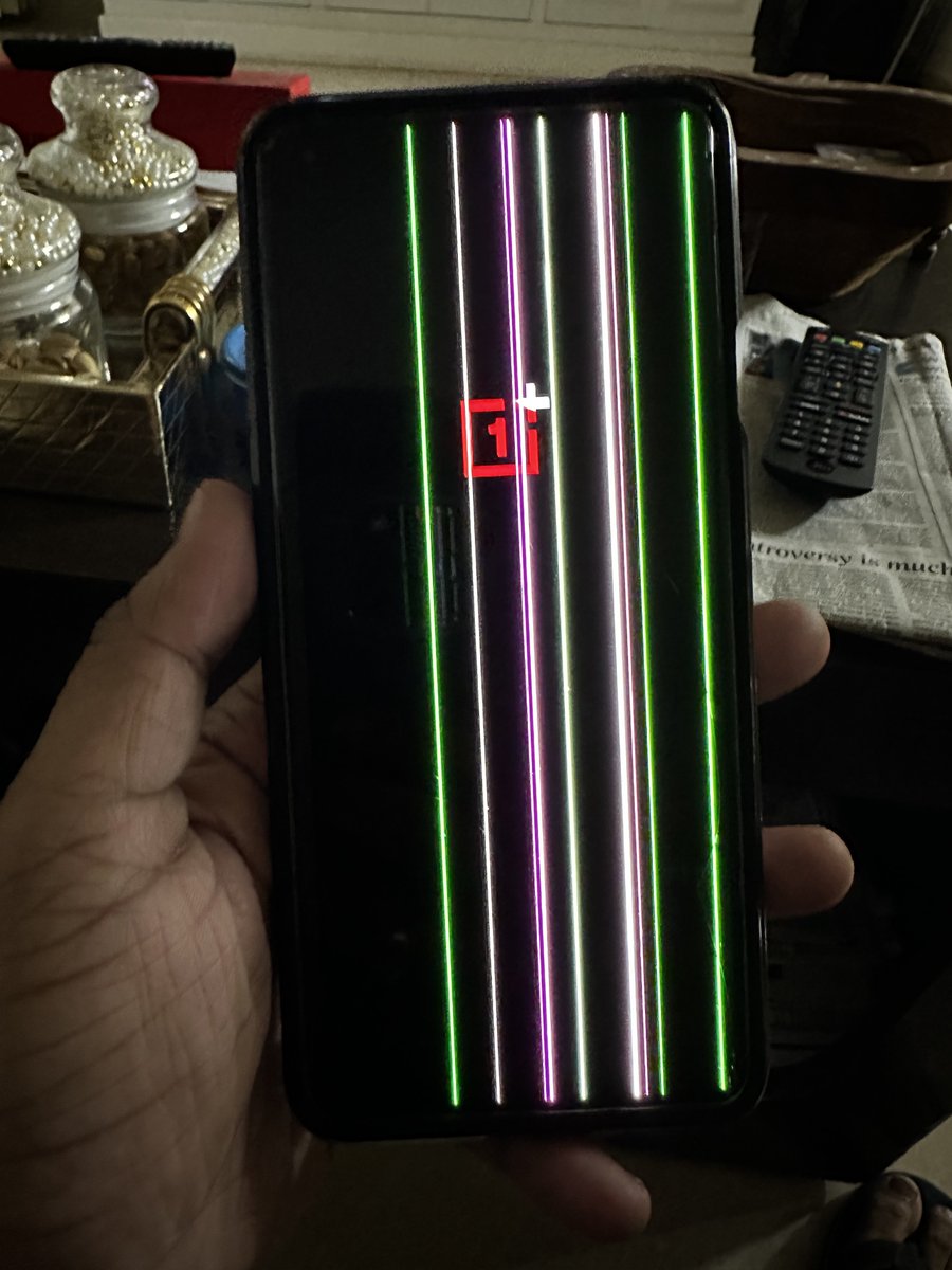 theaayushsingal's tweet image. Another new feature from @OnePlus_IN @oneplus ?? Not just 1 but 9 lines of various colors!! @OnePlus_Support any answers?
#greenline #screengate #oneplusscreen #lineofdeath #CustomerExperience