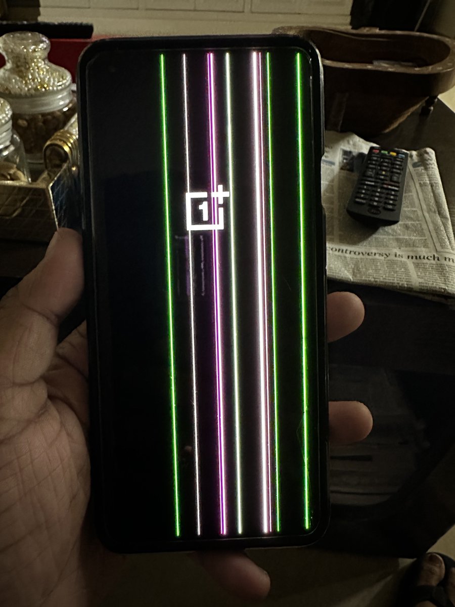 theaayushsingal's tweet image. Another new feature from @OnePlus_IN @oneplus ?? Not just 1 but 9 lines of various colors!! @OnePlus_Support any answers?
#greenline #screengate #oneplusscreen #lineofdeath #CustomerExperience