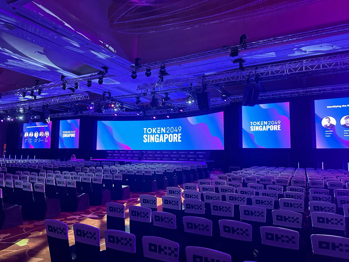 token2049's tweet photo. The calm before the storm. #TOKEN2049 https://t.co/i6hJQNWbw9