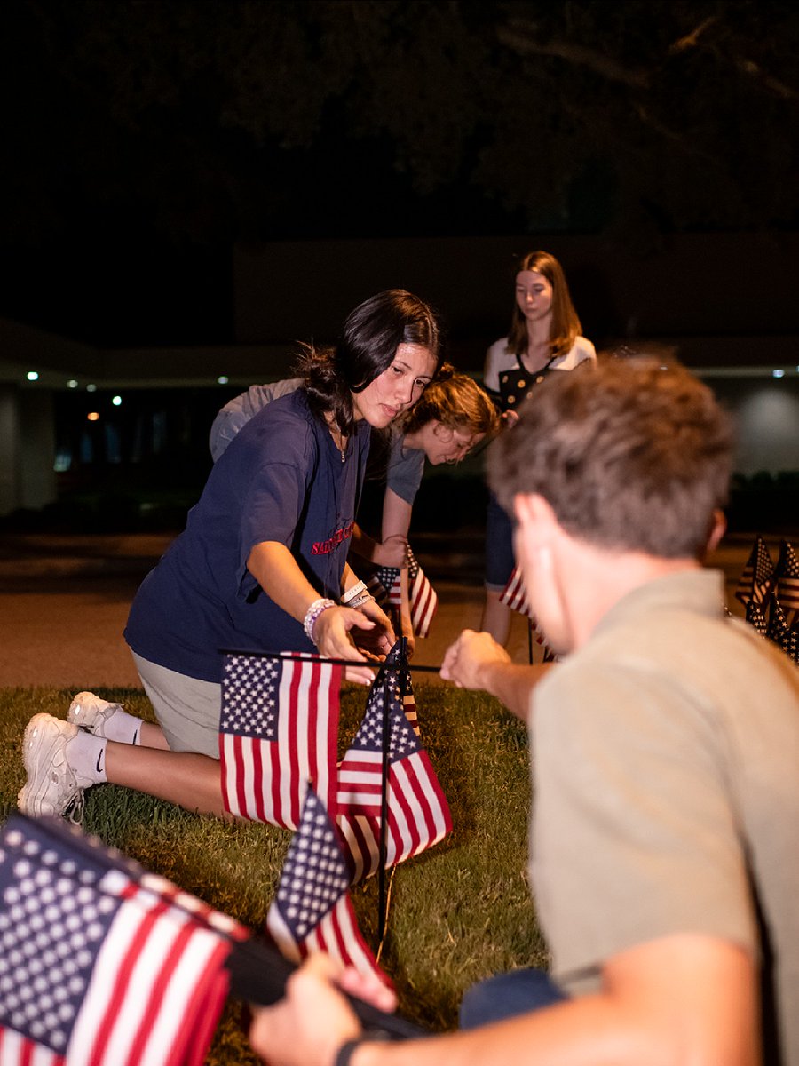 ConnectPCC's tweet image. With a flag display on Main Drive, we honor the 2,977 lives lost on 9/11/01. We will never forget. 🇺🇸