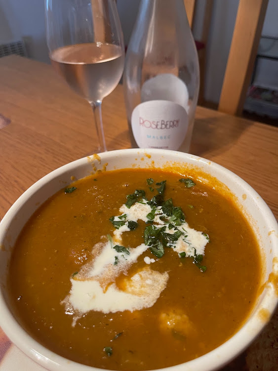 joukesp's tweet photo. #OffToFrance #LeftoverLunch #NoCookingMonday #TomatoSoup
#CraftBeer #BeerLover #Beer #BeerByPhilippe
Finished painting downstairs. Glad it's done!
Rewarded myself w a wonderful Saison de Dottignies!
No time left for cooking but just finished the rest of tomato soup w meatballs! https://t.co/QMzFy4PQTA