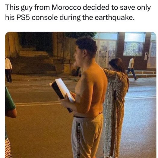 NO CONTEXT HUMANS tweet media
