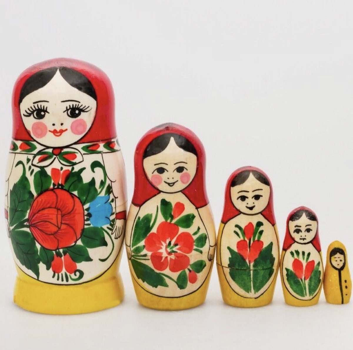 LuisChataing's tweet photo. PORSIA … si estás en Playa El Agua, Margarita, y un sujeto malencarado se acerca a venderte una Matryoshka, no lo rechaces, CÓMPRALA! https://t.co/NFBjPUPSEu