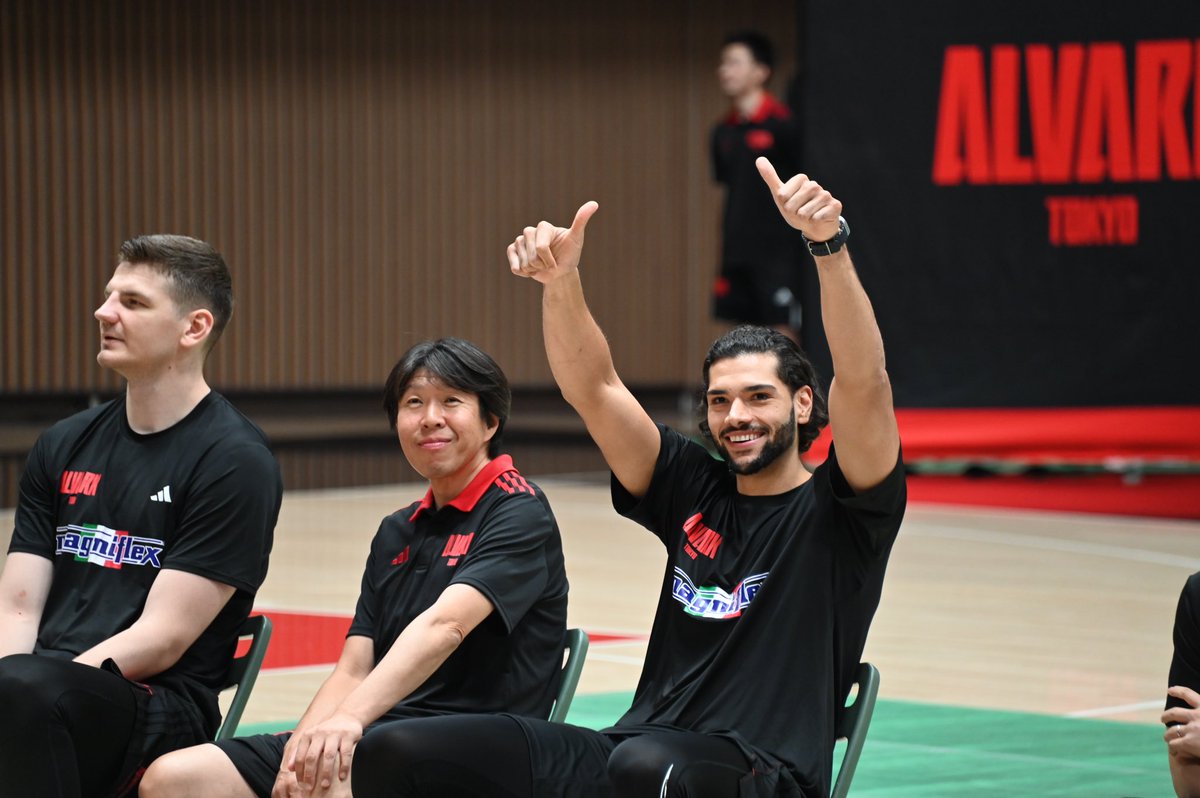 今日のTIPOFFイベント楽しかったー⚫️🔴
ルークの後ろのたつをさん🤣
久々ルーク、背番号決まって良かったね！
ルークショップも行かねば！
早くも #あるばるきゅん 多め
シーズン開幕が待ちきれないー！

#アルバルク東京 #ルーク #ONEFOCUS