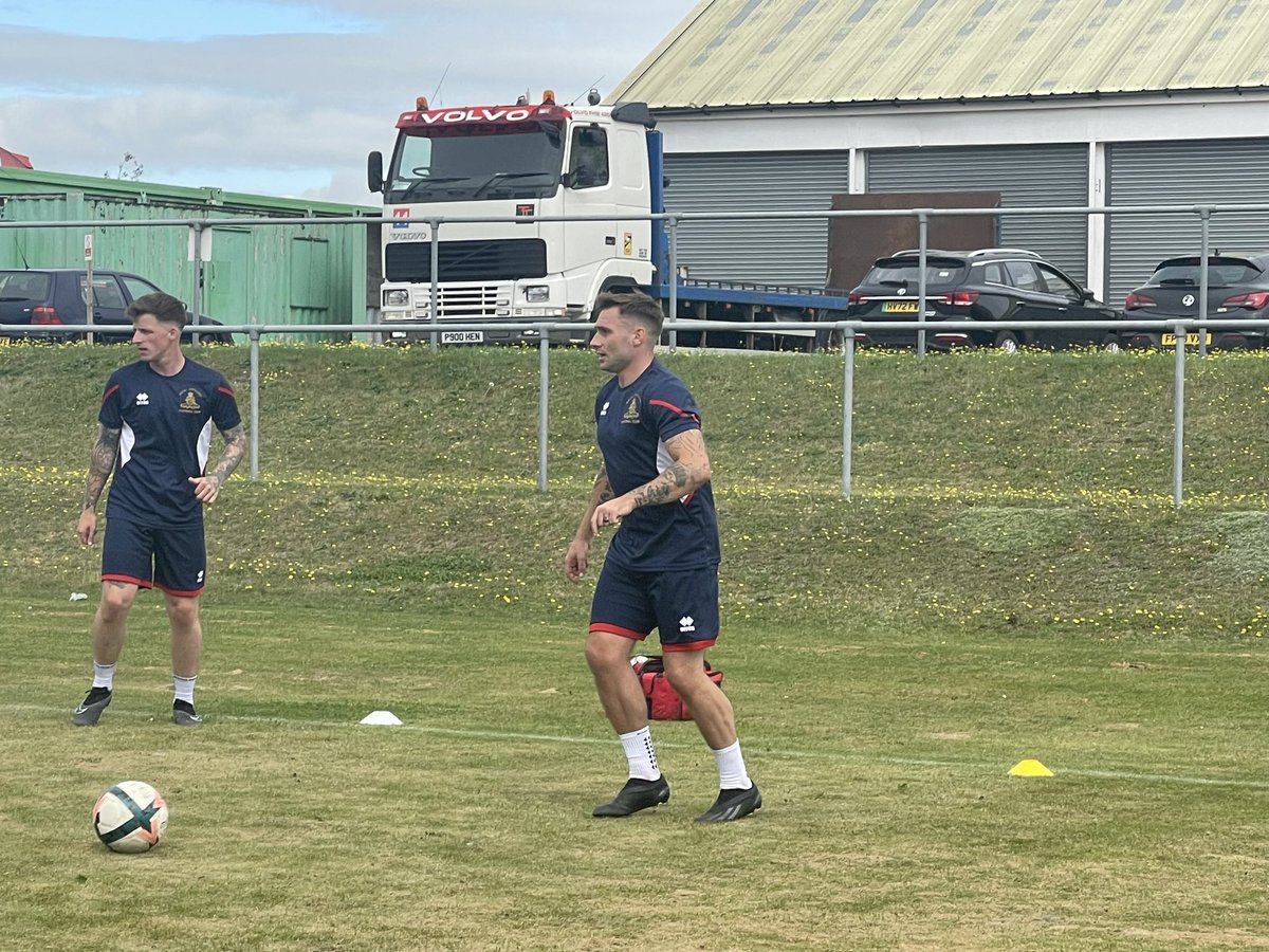 GunnersRAFC's tweet photo. Royal Artillery 2023/24 season training in full swing 🔴🔵⚽️@PompeyAcademy @L4Teamwear @BritishArmy  
An association match to commemorate the 125th anniversary of Portsmouth FC 

 🗓️ Wed 13th
🏟️ Gosport, Privett Park
⏰ 7:45 pm
⚽️ RA v Portsmouth FC https://t.co/CQcntEDRUI
