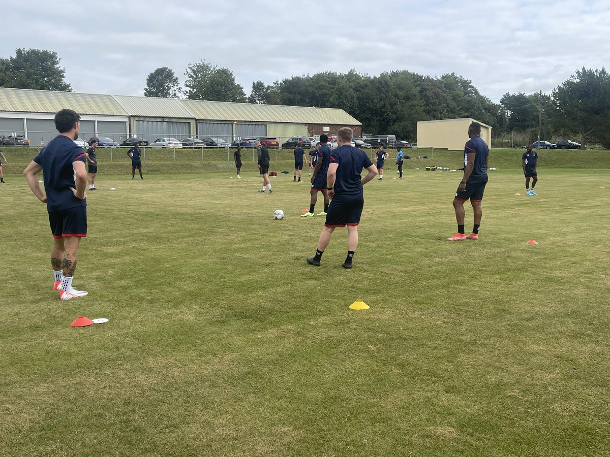 GunnersRAFC's tweet photo. Royal Artillery 2023/24 season training in full swing 🔴🔵⚽️@PompeyAcademy @L4Teamwear @BritishArmy  
An association match to commemorate the 125th anniversary of Portsmouth FC 

 🗓️ Wed 13th
🏟️ Gosport, Privett Park
⏰ 7:45 pm
⚽️ RA v Portsmouth FC https://t.co/CQcntEDRUI