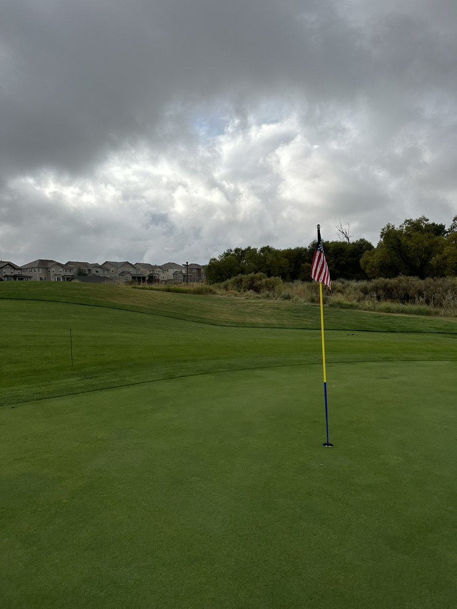 Flags placed on 9 and 11 greens today to remember those that lost their lives for no reason at all and those that lost their lives helping. 🇺🇸 #NeverForget #SRTurfTeam