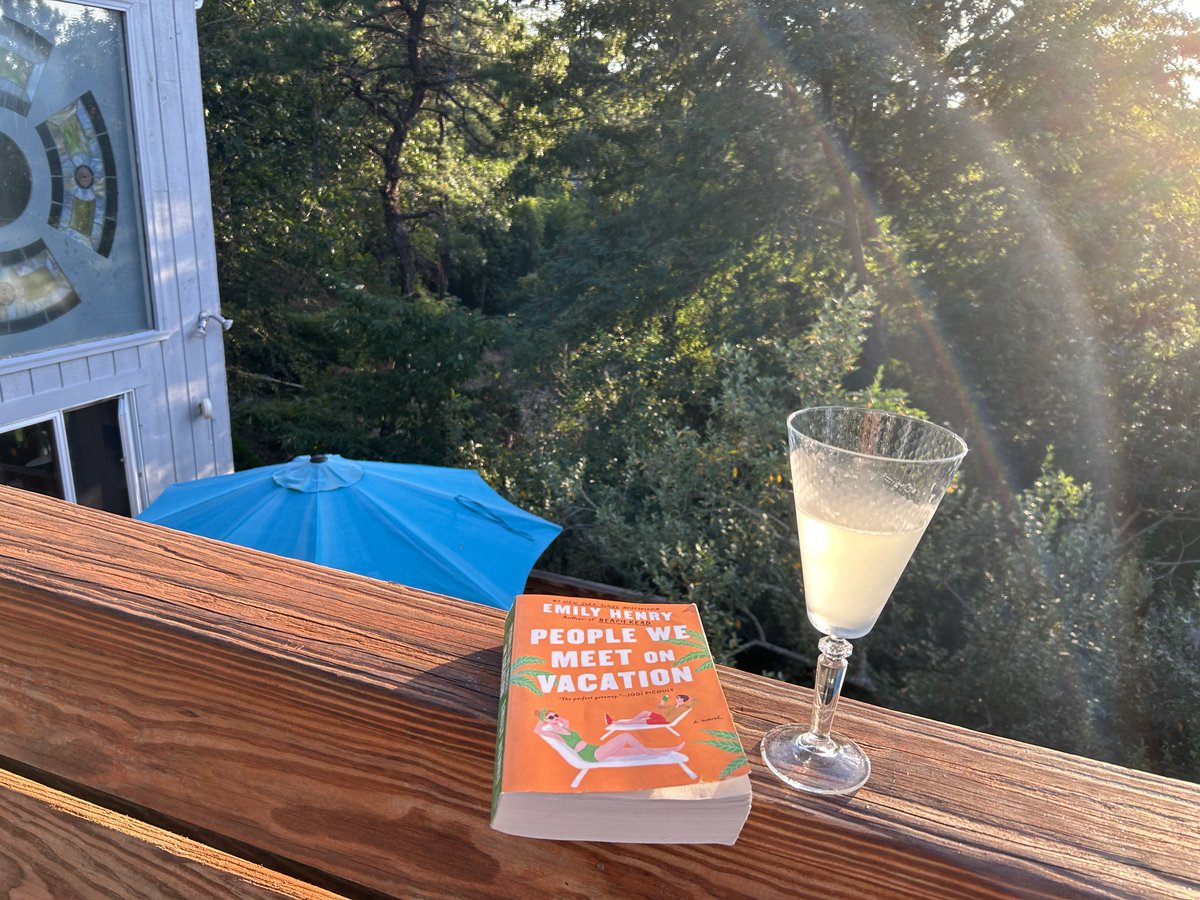 catstrat's tweet photo. Still easing back from #vacationmode. The struggle is real #vacation #beachlife https://t.co/TWtWGvD980