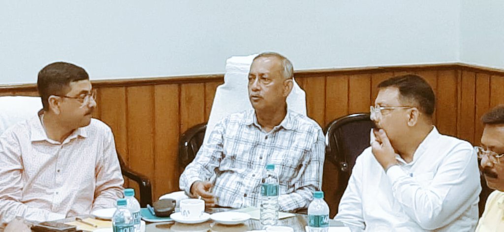 AITCGOBINDATMC's tweet photo. Fantastic meeting today with Mayor Goutam Deb, SJDA President Mr. Saurabh Chakraborty, Engineers CEO, and Siliguri Municipal Corporation Commissioner. Our unwavering commitment to advancing Siliguri's comprehensive development continues.🏗️🌆 #SiliguriProgress
#Siliguridevelopment https://t.co/gidkTZu97w