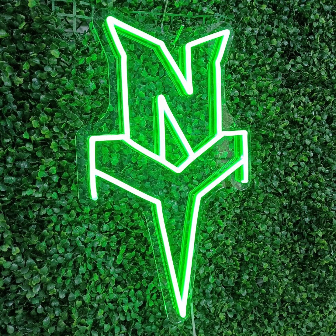 ✈️ NY Neon Jet Wall Sign Giveaway! ✈️

The final giveaway for football opening weekend is this NY Neon Jet LED Wall Sign! RT &amp; Follow to enter, winner announced tomorrow. 

Save 20% til midnight on all football products with code FOOTBALL23

athletelogos.com/discount/FOOTB…