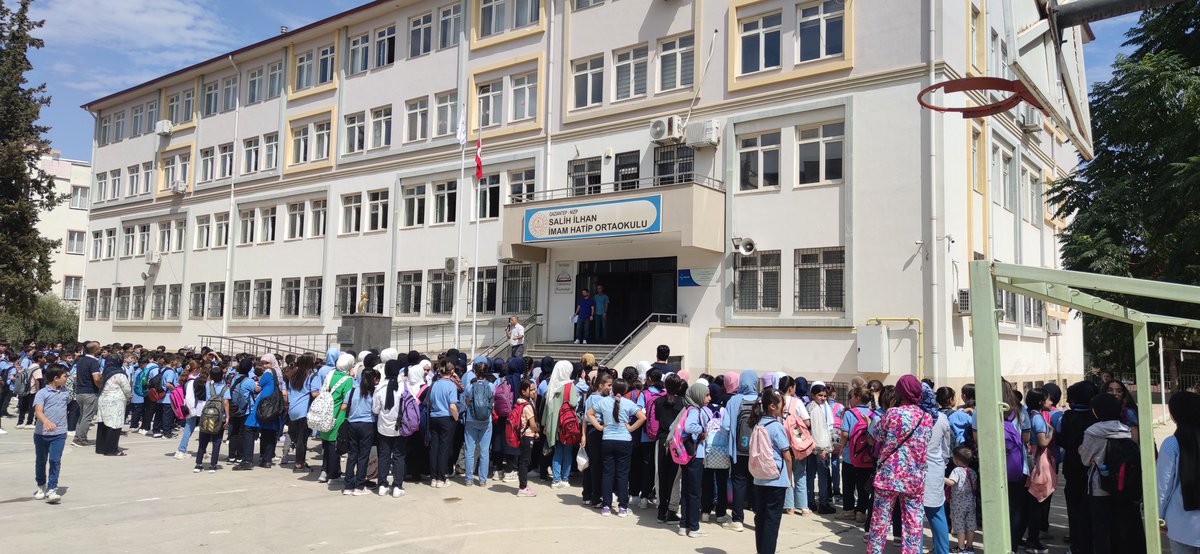 gcrhsyn's tweet photo. Elhamdülillah öğretmenlikte 1. yılımıza başladık. https://t.co/srNKALofwr
