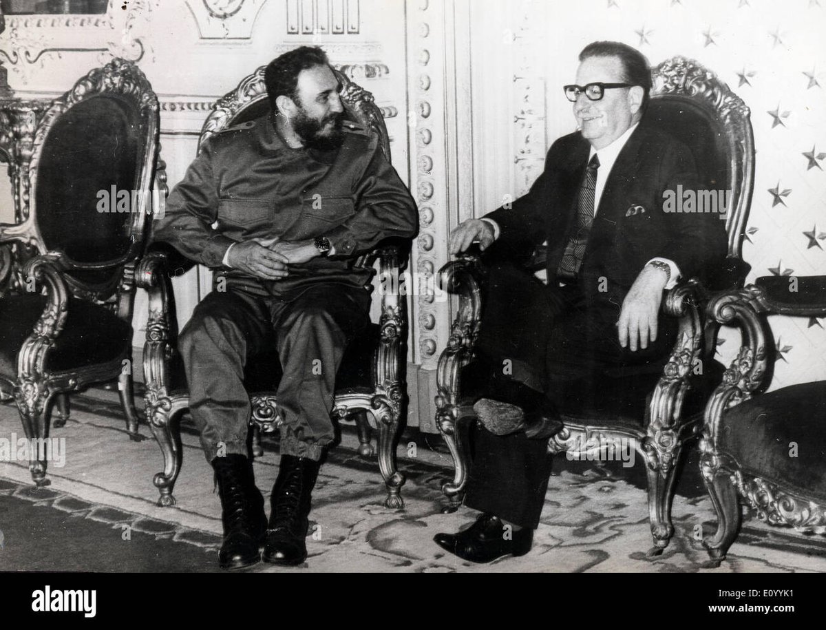 Salvador Allende, Presidente de Chile. Primer político latinoamericano que dió su apoyo a la Revolución naciente, amigo leal de Cuba hasta el final. Hoy saludemos su memoria y ejemplo a 50 años del golpe de Estado que acabó con las esperanzas de su pueblo.#AllendeViveEnSuEjemplo.
