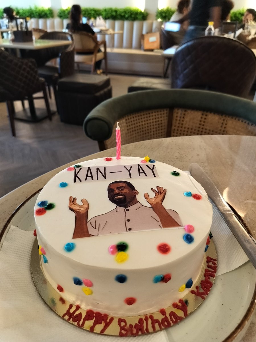 MrinnXo's tweet photo. 16 years of graduation 🎉 https://t.co/Cm7ifEOH9Q
