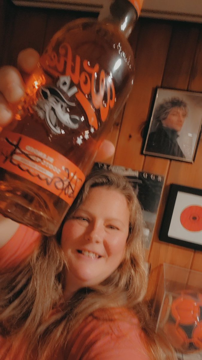 JulieLeip's tweet photo. My life is almost complete!! I got a signed one today!! I can not express the feelings I have right now. Ecstatic comes to mind but doesn’t come close. All that is left is to meet the man himself 🥰🥰🥰 @rodstewart #mywolfies https://t.co/SfUW0MpffN