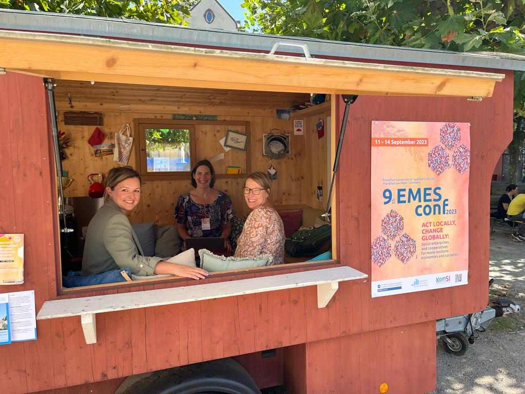 emesnetwork's tweet photo. Our researchers relaxing after an exciting Transdisciplinary Forum during the #9EMESconf @FrankfurtUAS

#ActLocallyChangeGlobally https://t.co/zhCNppZjTM