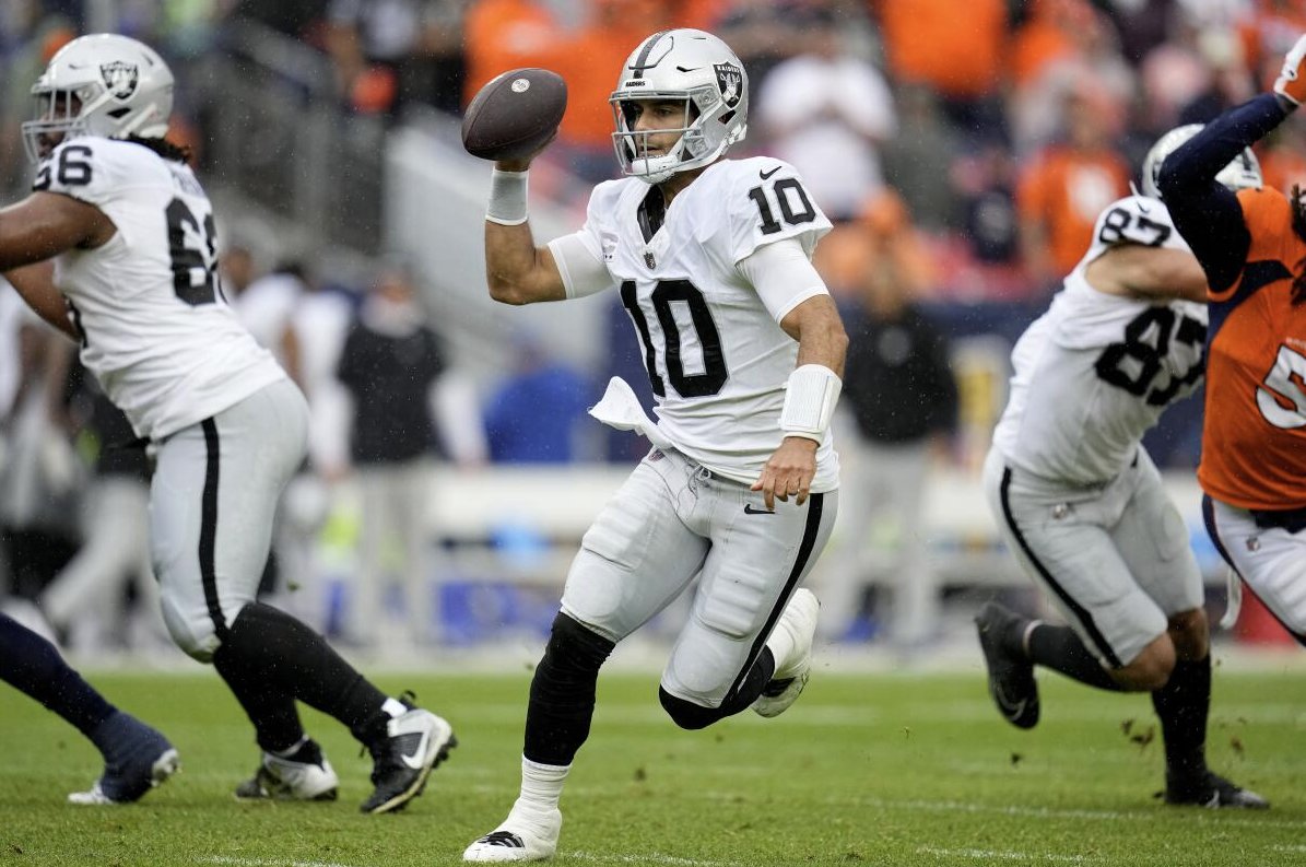 Anonymous Broncos player on Jimmy Garoppolo:

“He walked in our locker room &amp; walked right by me. And I’m like, what the hell is he coming in our locker room for? 

And he walked by me &amp; he tapped Russell Wilson on the leg, and said, ‘Lace ’em up, it’s gonna be a long f–-king