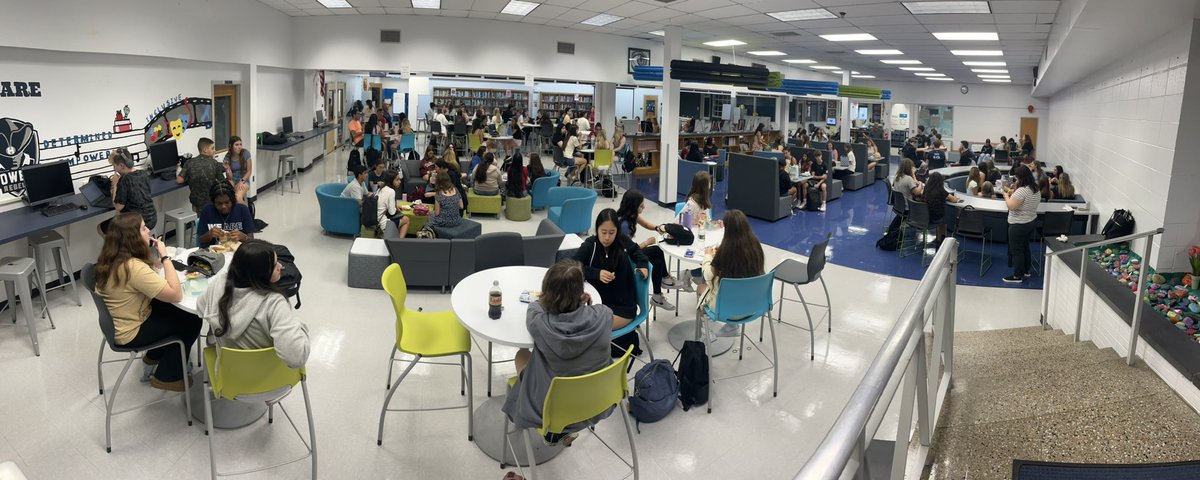 MsJenner's tweet image. Mr. Prato’s annual welcome to MC lunch! And the vibe this year with all the MC updates is awesome! @BravermanHHS
