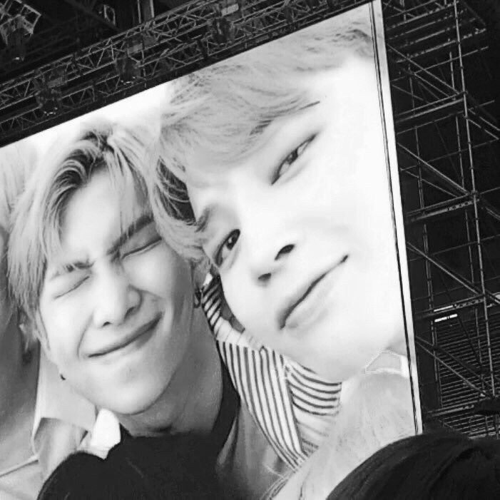 JAMJAMPICS's tweet photo. happy namjoon day!!!! 💚 https://t.co/VfxCaxOTye