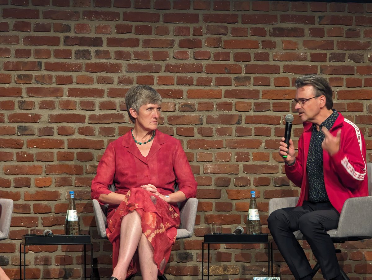 Streitpunkt #4TageWoche beim #DPP. Pro <a href="/MartinGaedt/">Martin Gaedt 4 TAGE WOCHE</a>: Nur mit ihr steigen Innovationskraft und Arbeitszufriedenheit in Firmen.  Contra K. Walkenhorst:  Gutes Arbeitsklima, hohe Eigenverantwortung &amp; individuelle Gestaltungsmöglichkeiten sichern Unternehmenserfolg.