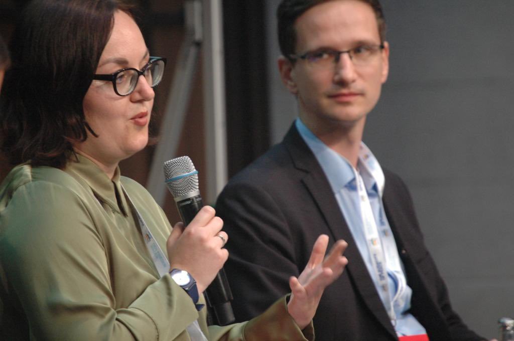 SantEgidioNL's tweet image. &quot;Ieder van ons kan de geschiedenis beïnvloeden, laten we het samen doen. Het vermogen om anderen te  helpen kan nooit vernietigd worden door oorlog,&quot; getuigt de Oekraïense Olya Makar bij &apos;Durf vrede aan&apos;. #Berlin2023 #PeaceIsPossible