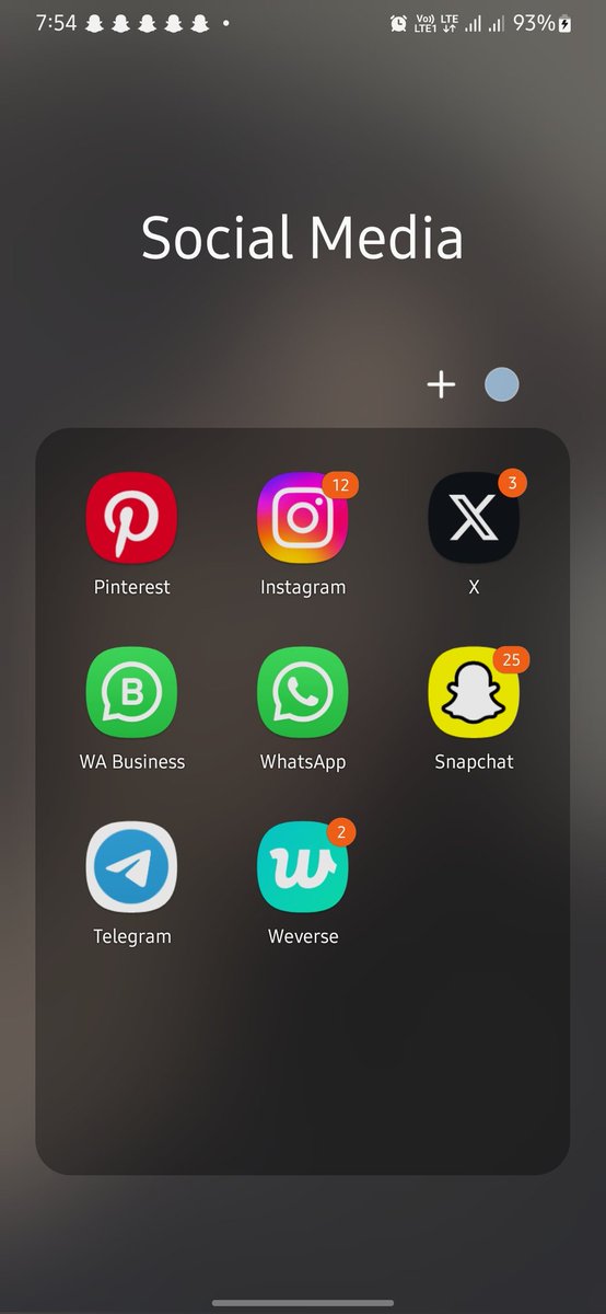 urstrulyalfia's tweet photo. So I saw this and I was like wth who downloaded this app? I was scared to open it, then I saw there are some notifications, checked on the notifications bar... realized it's Twitter 

Am I late about this? and wth is X?😶 https://t.co/JjgcrHMUQ8