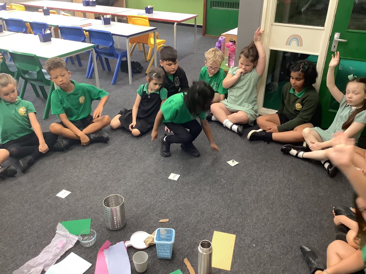 Misbourne_WPA's tweet photo. We had a very busy science lesson this afternoon sorting materials in to groups! #WatersideScience https://t.co/extw2C9Laq