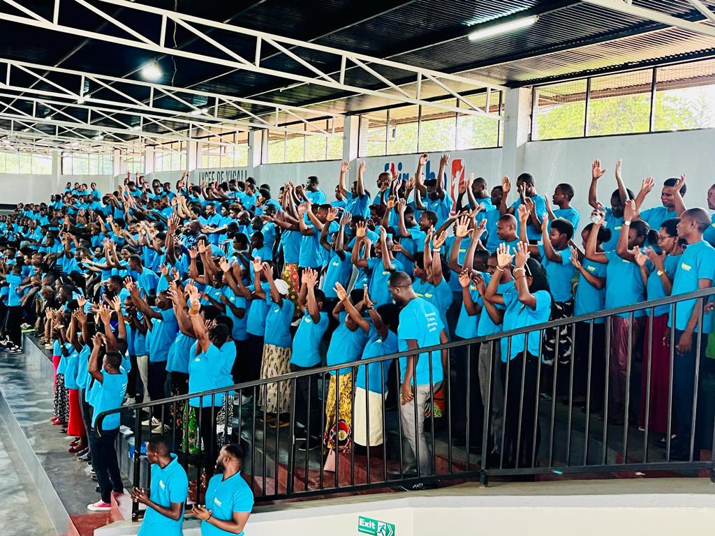 Massive congratulations 🎉to over 5000 teachers and head teachers who graduated today from the 3rd &amp; largest #RwandaEQUIP training cohort. 

They have acquired knowledge &amp; skills for tech-driven teaching and effective school management.

Looking forward to digital transformations