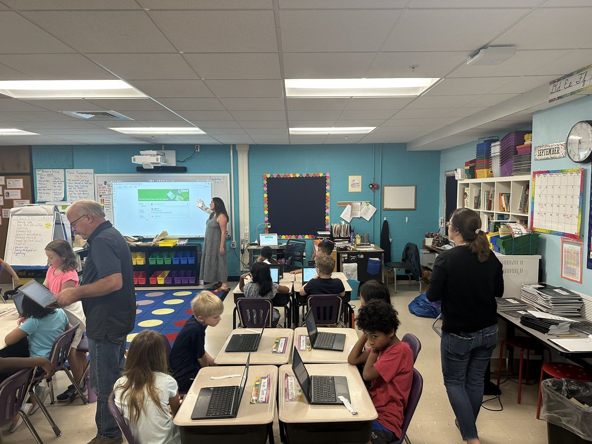 3rd grade Ss in Ms. Brown’s class learning about “Google Classroom” with the help of technology staff <a href="/lisahsrhodes/">Lisah S Rhodes</a> &amp; Mr. Abeli. So fortunate to have DLC’s &amp; technology technicians as an integral part of our schools; working alongside teachers, assisting Ss!