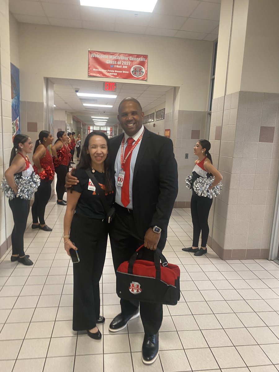 Thank you for the leadership team of Aldine District coming by to see MacArthur Ninth Grade. The students really enjoyed seeing our superintendent today. #MyAldine @drgoffney