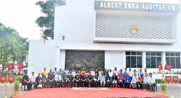 airnews_kolkata's tweet photo. #আকাশবাণী_সংবাদ_কলকাতা
কলকাতা প্রেসক্লাব, ভারতীয় সেনার স্থল, নৌ ও বিমান বাহিনীর যৌথ উদ্যোগে তিন দিন ব্যাপী “প্রতিরক্ষা সাংবাদিকতার” ওপর কর্মশালার সূচনা হলো আজ ফোর্ট উইলিয়ামে। 
#kolkatapressclub
#defencejournalism
#অভিজিৎ https://t.co/jALbP1fsd8