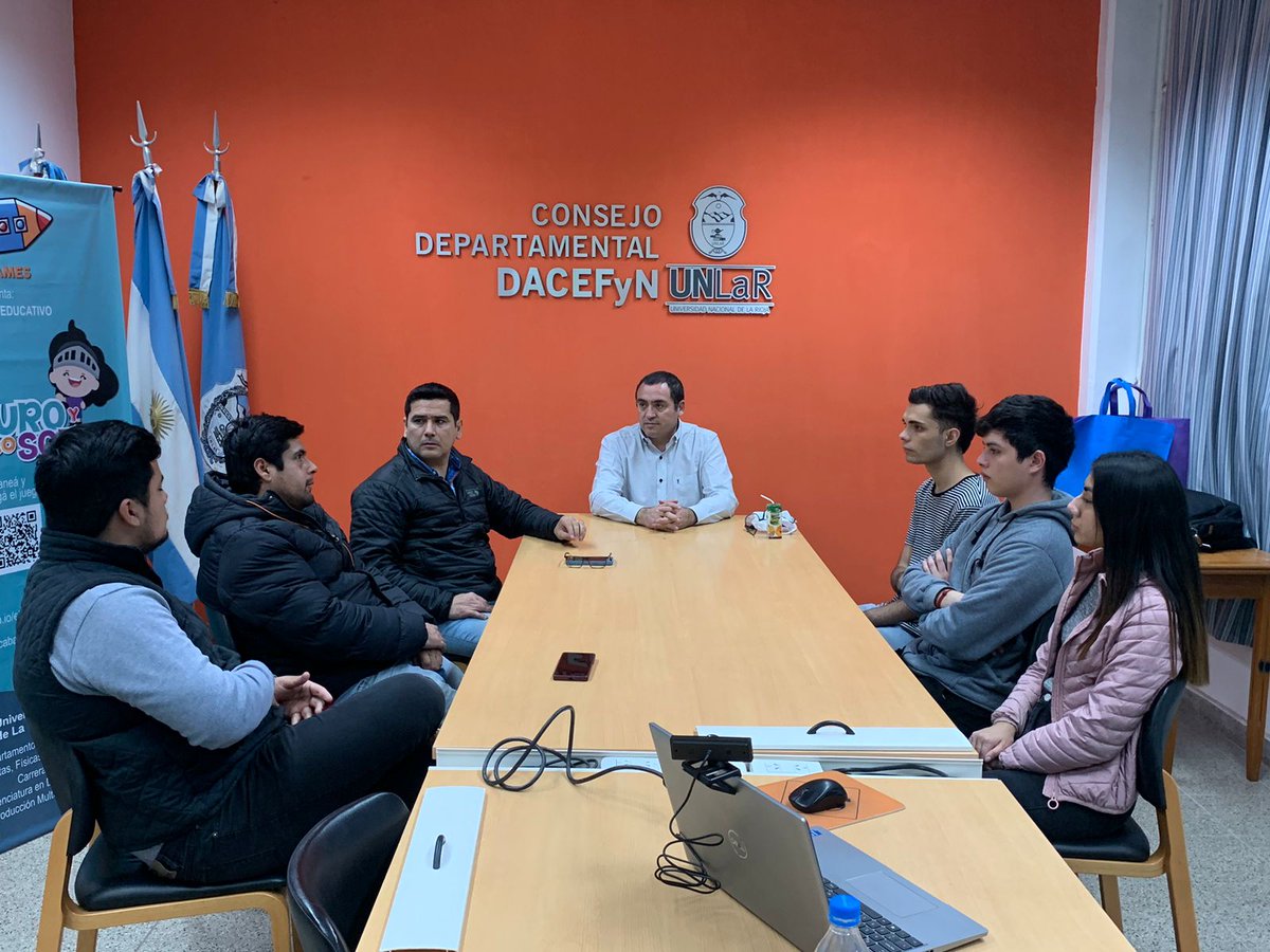El Decano del DACEFYN Miguel Molina junto con su equipo de gestión, expresa su agradecimiento al concejal Diego Narváez  por haber facilitado la presentación y aprobación de la ordenanza  6343/2023 que declara de Interés Municipal la Competencia de la Liga Nacional de Robótica Ar