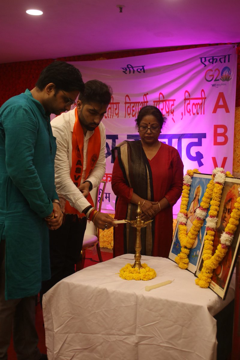 RishabhDUSU's tweet photo. आज अखिल भारतीय विद्यार्थी परिषद के छात्र संवाद कार्यक्रम में दिल्ली विश्वविद्यालय के अलग अलग कॉलेज से आये छात्र और छात्राओं से संवाद हुआ आप सभी के इस अपार समर्थन के लिए मैं आप सभी का धन्यवाद करता हूँ!
@DUSUofficial
@UnivofDelhi
@ABVPVoice
@ABVPDelhi
#SupportABVP
#JoinABVP https://t.co/7XPspq4ii4
