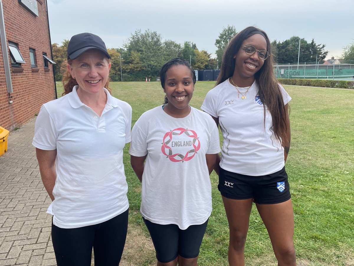 Middx_Netball's tweet photo. Start of the new season and we are delighted to have 3 newly qualified C award umpires!! Congratulations to Monica Allan @Cumberland_NC, Charlotte Frederick @ActoniansNC and Onah Ezukanma @thedownsnetball and @polyNetball.
#middlesexnetball #umpiresuccess #teamwork #NLNL #qnl https://t.co/FVRANSG0bM