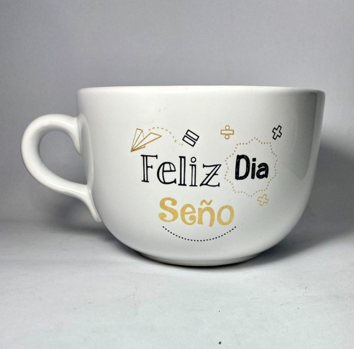 aledlaserna's tweet photo. "Muy Feliz Día del Maestro"
En este día tan especial les deseo un Muy feliz día a mi querida Hija Daniela  "Maestra de Primaría", y  muy feliz día para todos los queridos Maestros, muchas felicidades para todos ellos!!! https://t.co/gKeE80YeIo