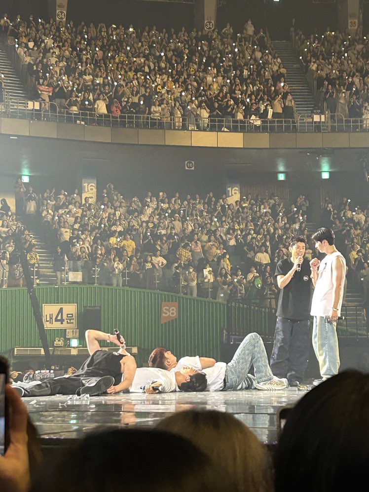 my_taec's tweet photo. That’s why this photo looks familiar 🤣🤣

Chansung 6384683837429 times done with Ok Taecyeon 😂 https://t.co/7fDiPpN8VR