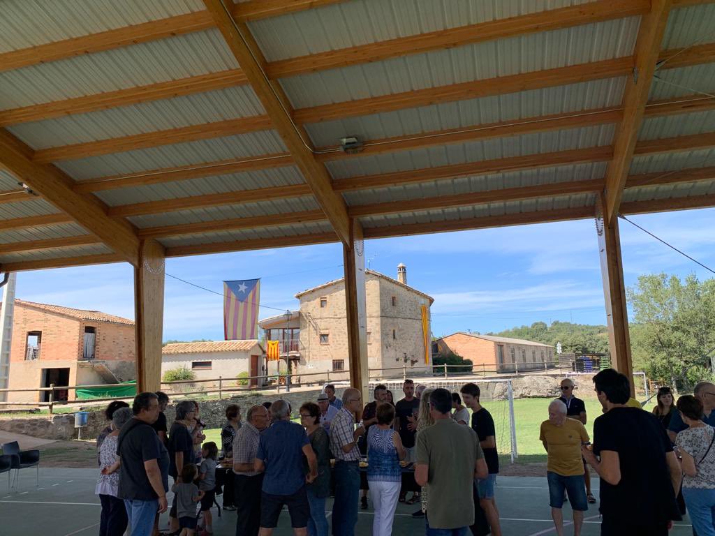 SantMartiAlbars's tweet photo. Acte de celebració de la Diada 2023. Nova estelada a la zona esportiva#republicatalana #catalanrepublic#carlespuigdemont https://t.co/d2MXfueoxs