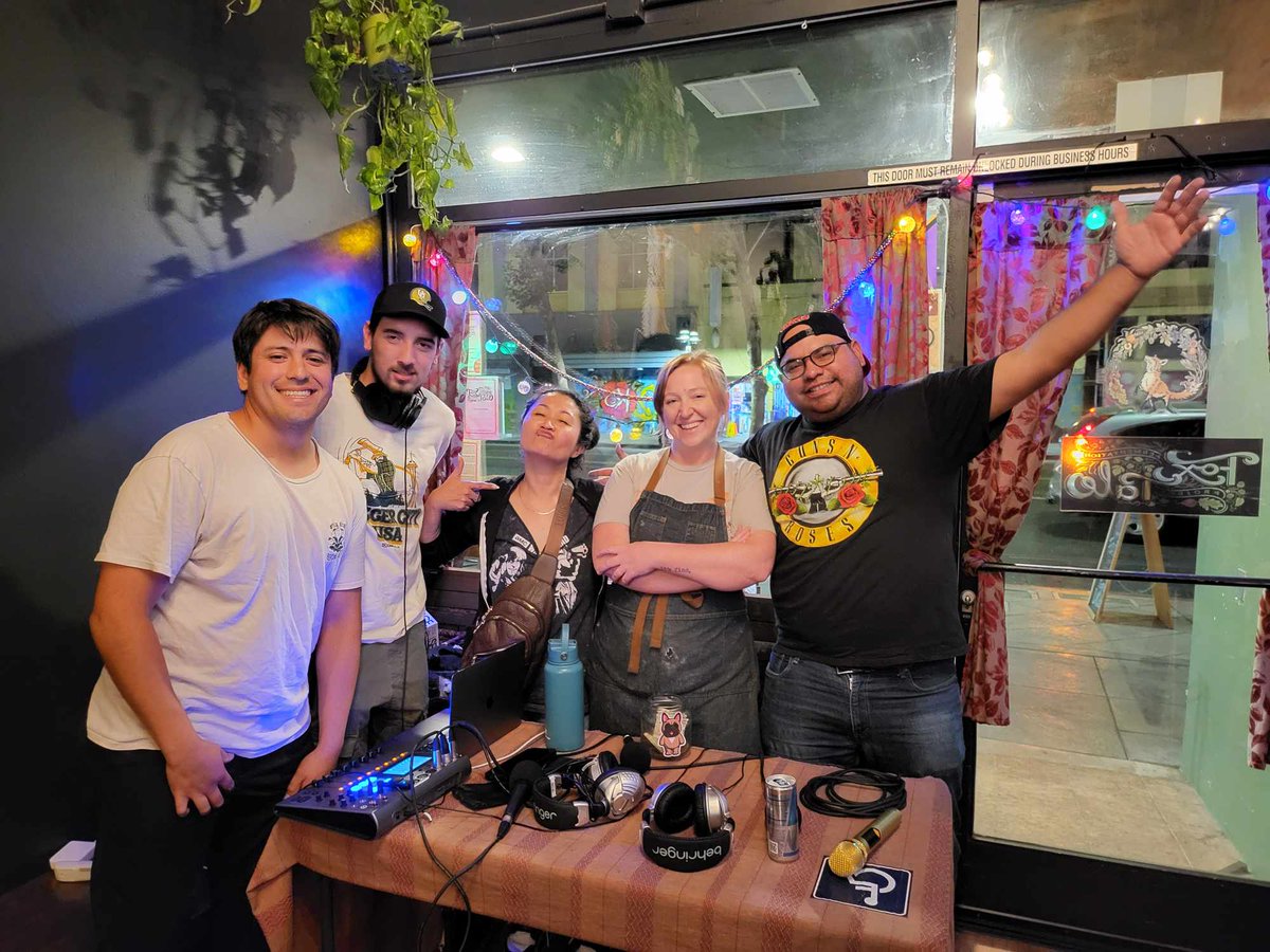 YWN_Podcast's tweet photo. Special thank you to Foxtale Fermentation Project for being a great space for creativity and letting us record our 1st Live Podcast Episode with a lovely crowd. Thank you to all who attended! ❤️🙌

#YOURWORSTNEIGHBORSPODCAST https://t.co/t9MQurQvG8