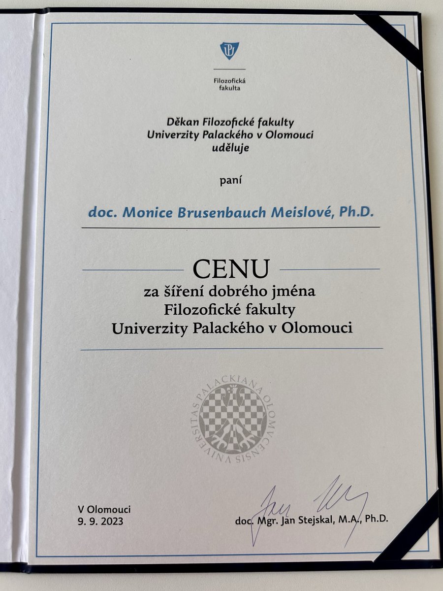 MonikaMeislova's tweet photo. 🎓Truly honoured and deeply touched to receive an award from my alma mater @FF_UP @UPOlomouc for promoting the good name of the university. Warmest thanks for such a kind recognition!
#AlumniJoy #BackToAlmaMater https://t.co/ebKAYgIBfh